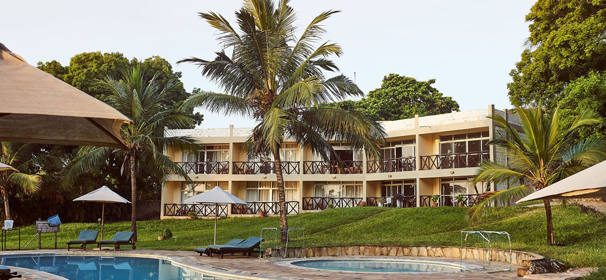 Read more about the article 11 Days Masai Mara, Lake Nakuru, Amboseli, Tsavo West, Tsavo East & Diani Beach Holiday