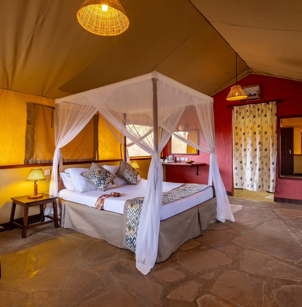 Read more about the article 5 Days Tsavo East   Tsavo West  Amboseli | Overnight Sentrim Lodges