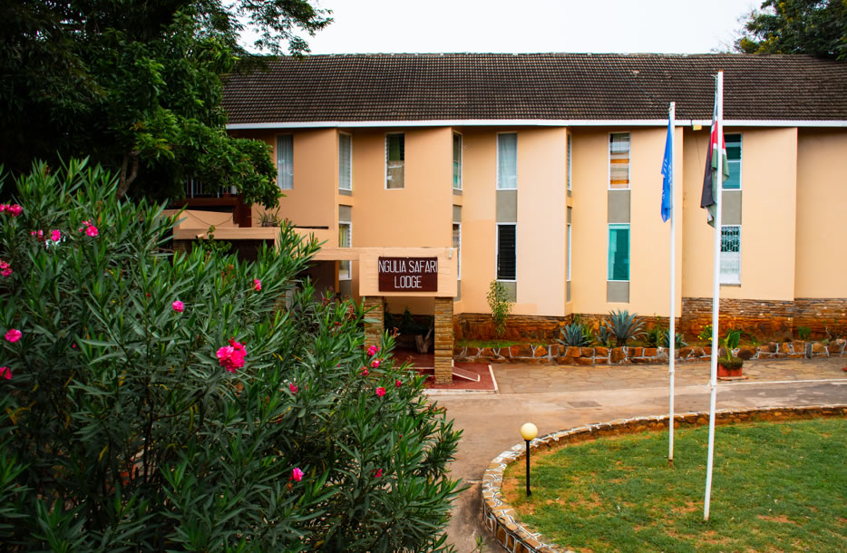 Read more about the article 5 Days  Tsavo East, Tsavo West & Amboseli Safari – Staying at Ngulia Safari Lodge